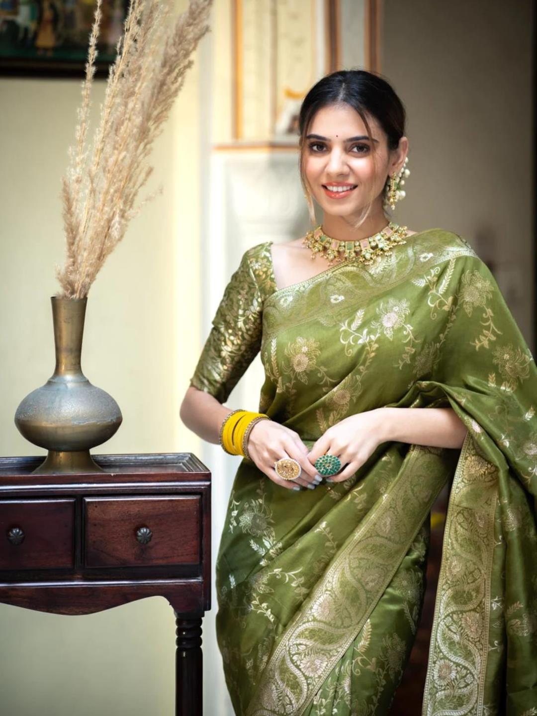 Women Jacquard Saree 1356 Mahendi